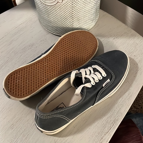 Vans - Picture 5 of 7